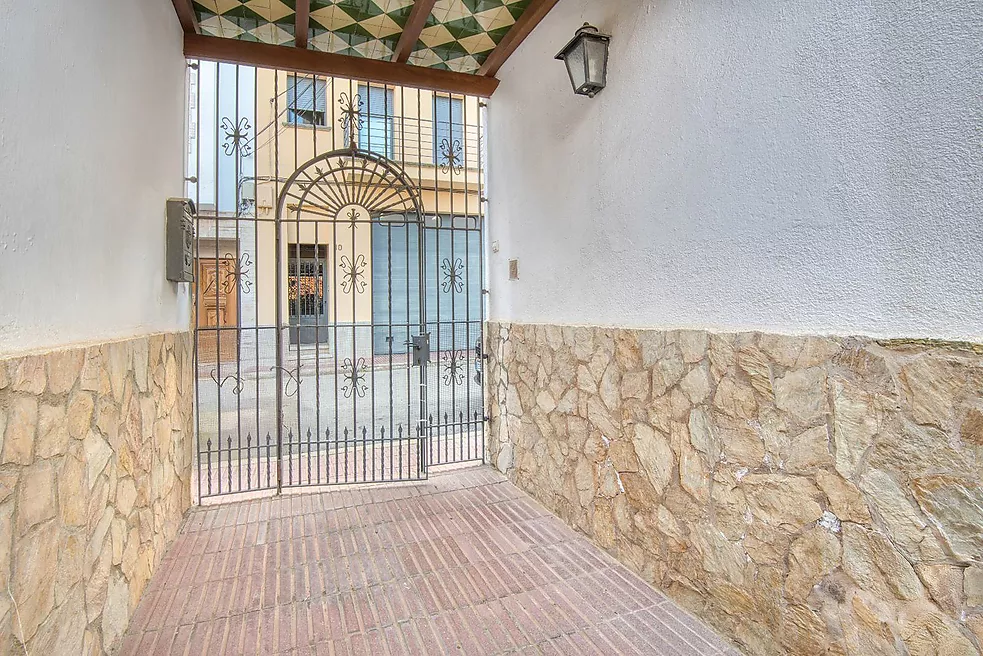 Charming House with Pool and Terrace in the Avda. Catalunya area