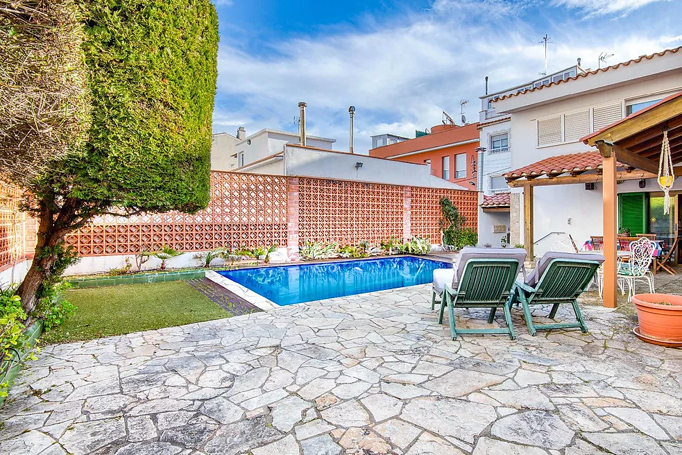 Charming House with Pool and Terrace in the Avda. Catalunya area