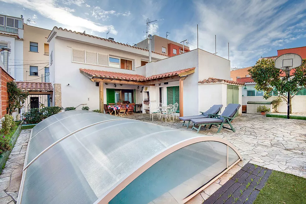 Charming House with Pool and Terrace in the Avda. Catalunya area